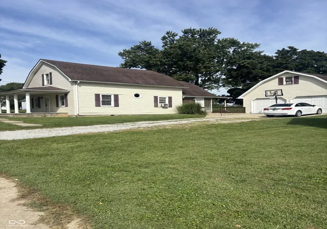 Photo 3 of Single family home for sale at 114 E 11th Street, Alexandria, IN 46001 | MLS# 22124490 | Listing updated on 2026-09-30