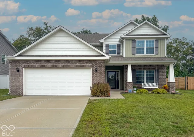 Photo 1 of Single family home for sale at 1894 Glenmoor Ct, Columbus, IN 47201 | MLS# 22124497 | Listing updated on 2026-09-25