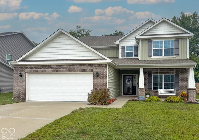 Photo 2 of Single family home for sale at 1894 Glenmoor Ct, Columbus, IN 47201 | MLS# 22124497 | Listing updated on 2026-09-25
