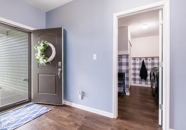 Photo 3 of Single family home for sale at 1894 Glenmoor Ct, Columbus, IN 47201 | MLS# 22124497 | Listing updated on 2026-09-25