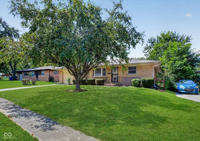 Photo 2 of Sale Pending at 4416 Lesley Ave, Indianapolis, IN 46226 | MLS# 22124505 | Listing updated on 2026-09-07