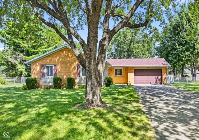 Photo 2 of Single family home for sale at 714 W Darrell Dr, Muncie, IN 47303 | MLS# 22124516 | Listing updated on 2026-09-05