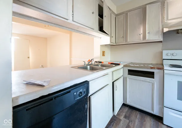 Photo 4 of Condo for sale at 8158 Lima E Dr, Indianapolis, IN 46227 | MLS# 22124517 | Listing updated on 2026-10-05