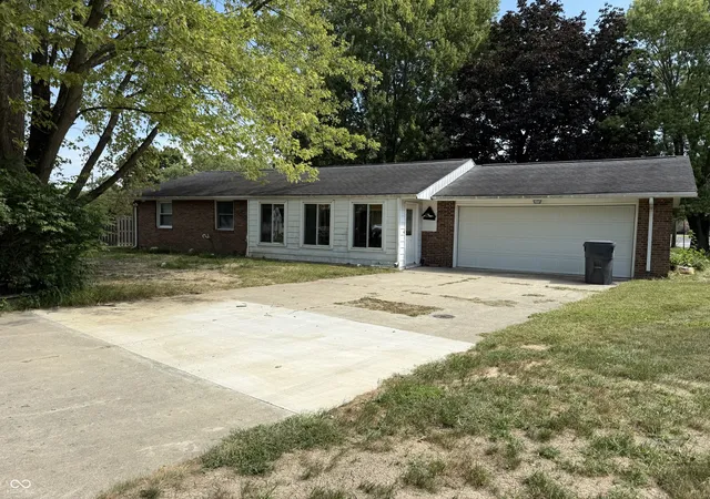 Photo 1 of Single family home for sale at 1605 S Longwood Dr, Alexandria, IN 46001 | MLS# 22124547 | Listing updated on 2026-09-04