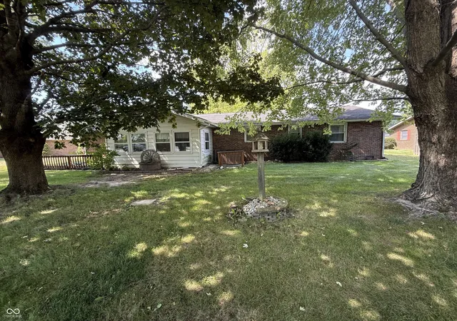 Photo 3 of Sale Pending at 1605 S Longwood Dr, Alexandria, IN 46001 | MLS# 22124547 | Listing updated on 2026-09-14