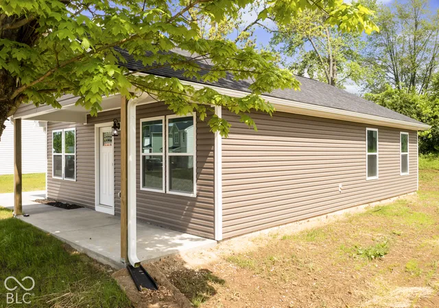 Photo 3 of Single family home for sale at 1918 Country Manor Way, North Vernon, IN 47265 | MLS# 22124549 | Listing updated on 2026-09-30