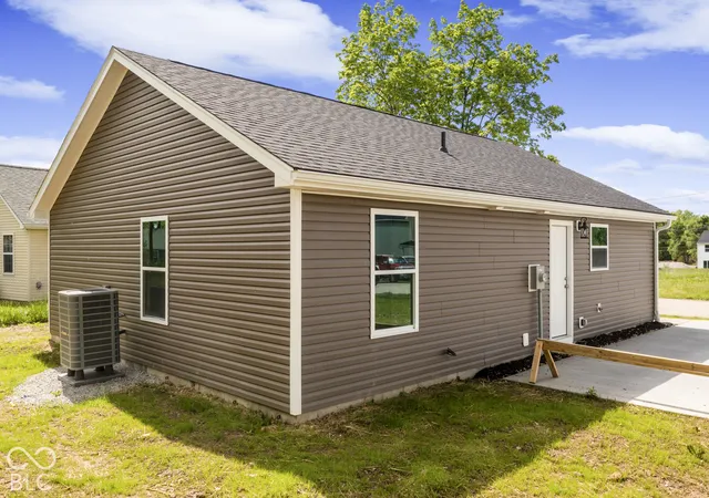 Photo 4 of Single family home for sale at 1918 Country Manor Way, North Vernon, IN 47265 | MLS# 22124549 | Listing updated on 2026-09-30