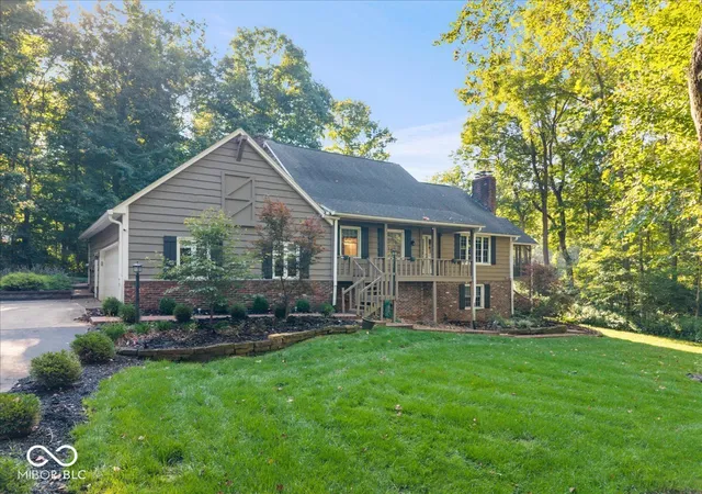 Photo 3 of Single family home for sale at 6605 Lake Forest Dr, Avon, IN 46123 | MLS# 22124583 | Listing updated on 2026-09-05