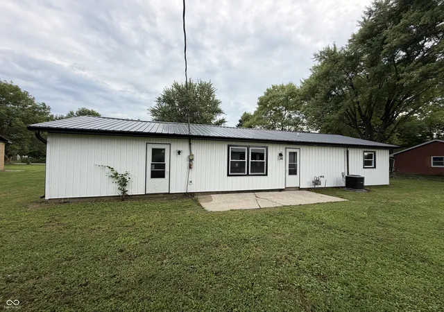 Photo 2 of Single family home for sale at 814 Earl Ave, Middletown, IN 47356 | MLS# 22124610 | Listing updated on 2026-09-06