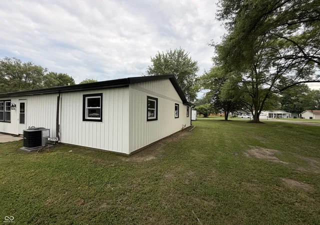 Photo 3 of Single family home for sale at 814 Earl Ave, Middletown, IN 47356 | MLS# 22124610 | Listing updated on 2026-09-06