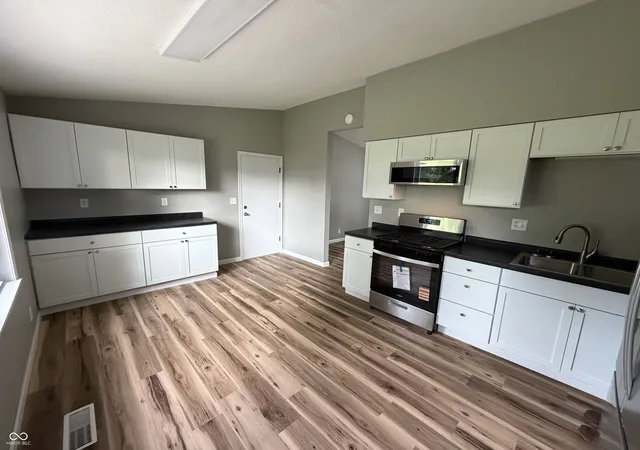 Photo 4 of Single family home for sale at 814 Earl Ave, Middletown, IN 47356 | MLS# 22124610 | Listing updated on 2026-09-06