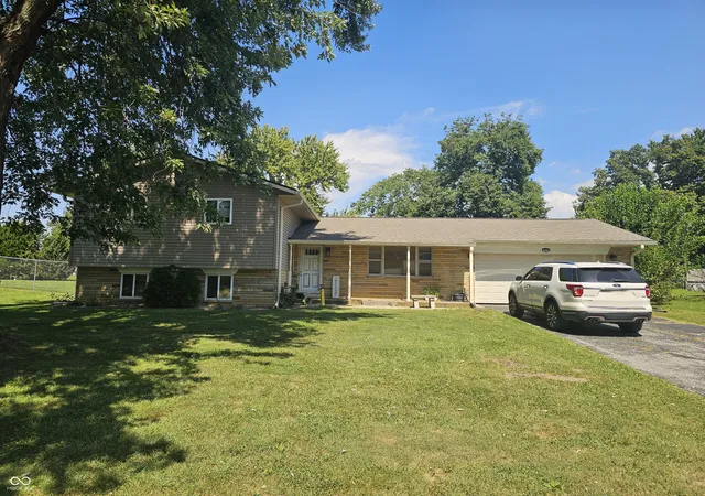Single family home for sale at 6302 W Loretta Dr, Indianapolis, IN 46221 | MLS# 22124621