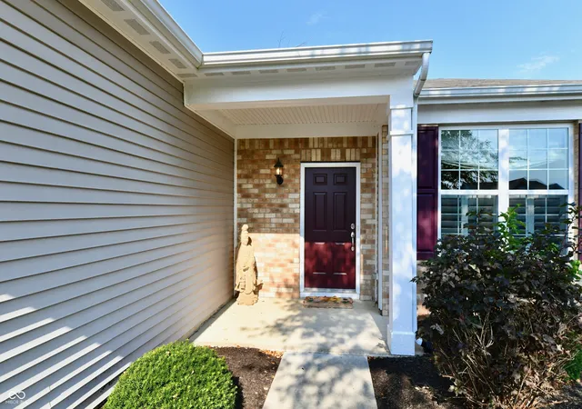 Photo 3 of Single family home for sale at 4934 Lilium Dr, Plainfield, IN 46168 | MLS# 22124630 | Listing updated on 2026-09-14