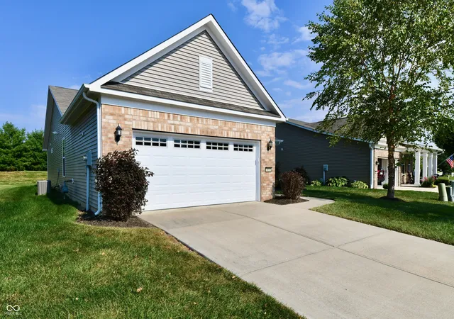 Photo 3 of Single family home for sale at 4934 Lilium Dr, Plainfield, IN 46168 | MLS# 22124630 | Listing updated on 2026-09-14