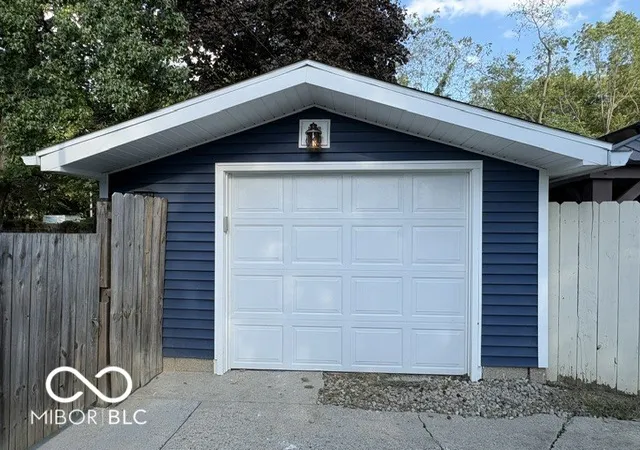 Photo 3 of Sale Pending at 1653 N Pasadena St, Indianapolis, IN 46219 | MLS# 22124633 | Listing updated on 2026-10-07