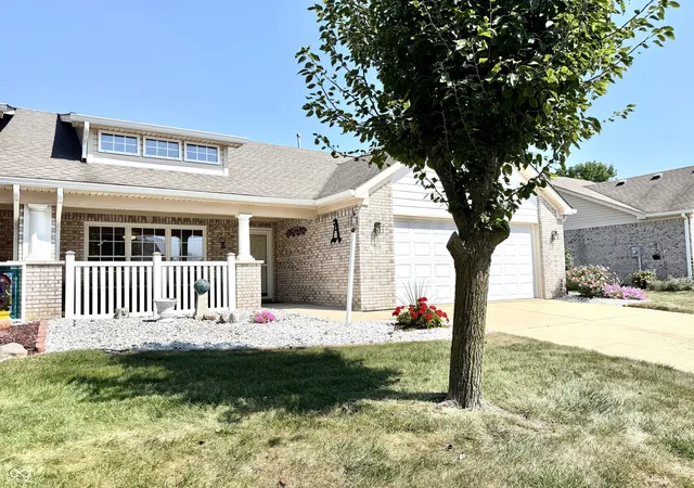 Photo 2 of Single family home for sale at 1059 Hilltop Cmns Blvd, Whiteland, IN 46184 | MLS# 22124637 | Listing updated on 2026-09-05