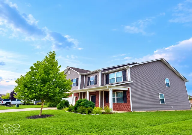 Photo 2 of Single family home for sale at 2909 Pointe Bay Rd, Indianapolis, IN 46229 | MLS# 22124649 | Listing updated on 2026-10-14