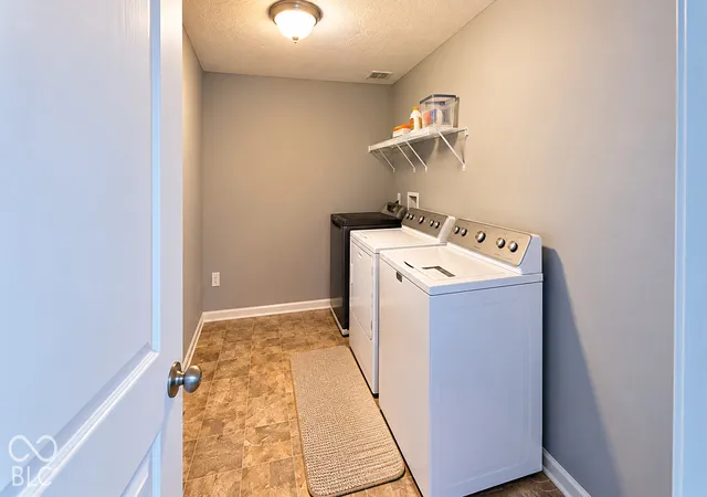 Photo 4 of Single family home for sale at 2909 Pointe Bay Rd, Indianapolis, IN 46229 | MLS# 22124649 | Listing updated on 2026-10-14