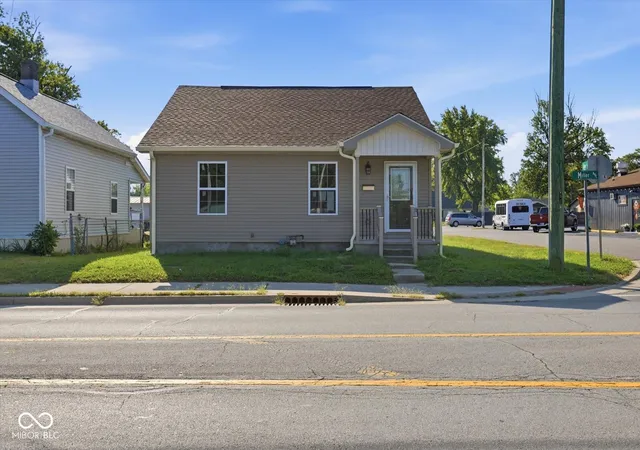 Photo 3 of Single family home for sale at 858 Miller Ave, Shelbyville, IN 46176 | MLS# 22124658 | Listing updated on 2026-10-21