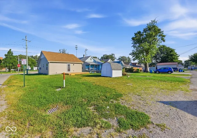 Photo 4 of Single family home for sale at 858 Miller Ave, Shelbyville, IN 46176 | MLS# 22124658 | Listing updated on 2026-10-21