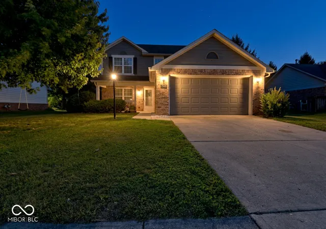 Photo 2 of Single family home for sale at 7349 Plantation Ln, Avon, IN 46123 | MLS# 22124660 | Listing updated on 2026-09-22