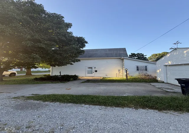 Photo 3 of Single family home for sale at 113 N 21st Street, Elwood, IN 46036 | MLS# 22124661 | Listing updated on 2026-09-24