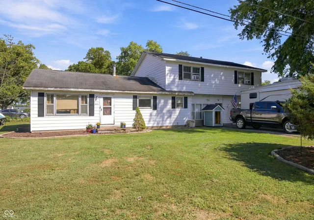 Photo 1 of Single family home for sale at 4401 Weekly Dr, Columbus, IN 47201 | MLS# 22124683 | Listing updated on 2026-09-22