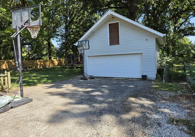 Photo 3 of Single family home for sale at 915 Belmar Ave, Indianapolis, IN 46219 | MLS# 22124694 | Listing updated on 2026-09-12