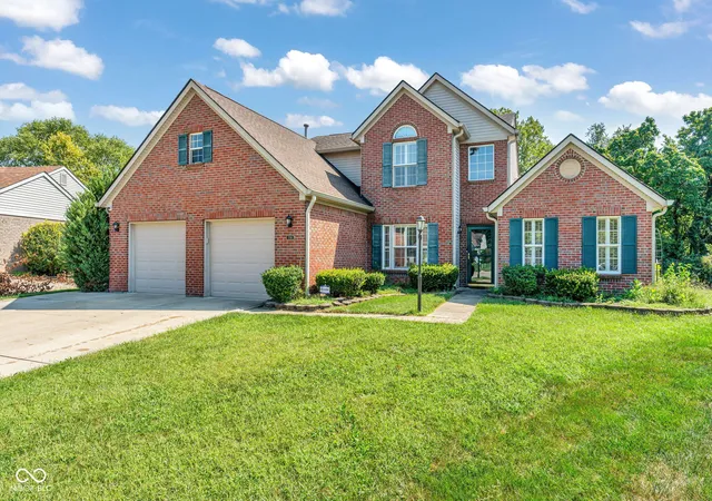 Photo 2 of Sale Pending at 216 Creekview Cir, Mooresville, IN 46158 | MLS# 22124731 | Listing updated on 2026-09-21