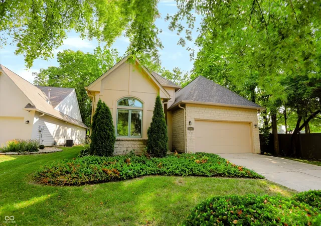 Photo 2 of Sale Pending at 870 Enclave Cir, Carmel, IN 46032 | MLS# 22124733 | Listing updated on 2026-09-13