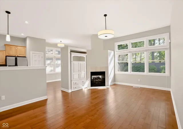 Photo 3 of Sale Pending at 870 Enclave Cir, Carmel, IN 46032 | MLS# 22124733 | Listing updated on 2026-09-13
