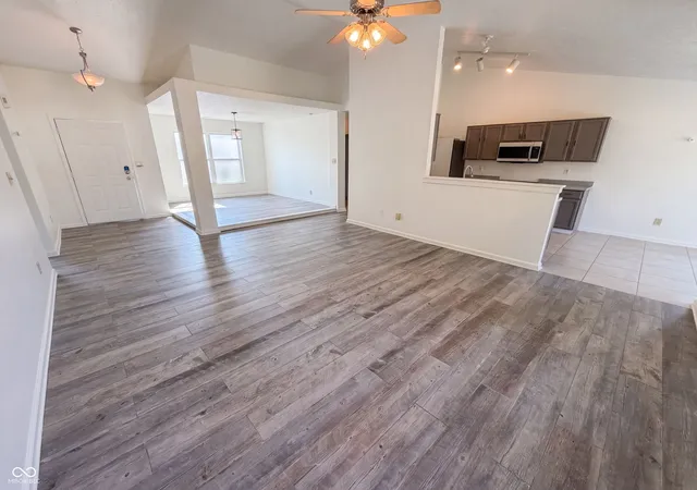 Photo 3 of Single family home for sale at 2018 Oakbrooke Ct, Avon, IN 46123 | MLS# 22124737 | Listing updated on 2026-09-18