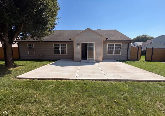Photo 4 of Single family home for sale at 2018 Oakbrooke Ct, Avon, IN 46123 | MLS# 22124737 | Listing updated on 2026-09-18