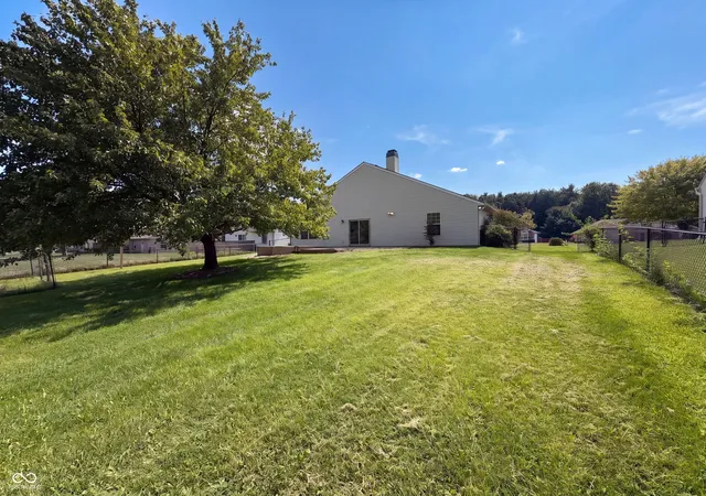 Photo 4 of Single family home for sale at 10048 Ironway Dr, Indianapolis, IN 46239 | MLS# 22124742 | Listing updated on 2026-10-22