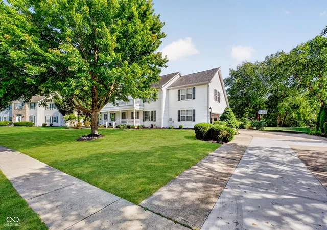 Photo 2 of Sale Pending at 11405 Regency Ln, Carmel, IN 46033 | MLS# 22124770 | Listing updated on 2026-09-22