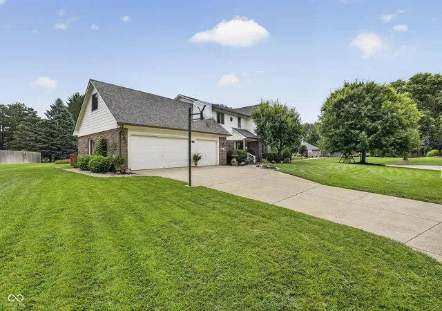 Photo 3 of Single family home for sale at 4182 Millstream Rd, Greenwood, IN 46143 | MLS# 22124779 | Listing updated on 2026-09-24