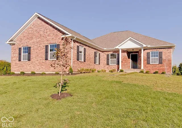 Single family home for sale at 757 Lake Vista Dr, Columbus, IN 47201 | MLS# 22124811
