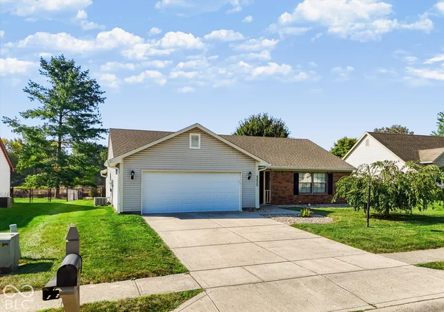 Photo 1 of Single family home for sale at 4235 Tarragon Dr, Indianapolis, IN 46237 | MLS# 22124828 | Listing updated on 2026-10-22