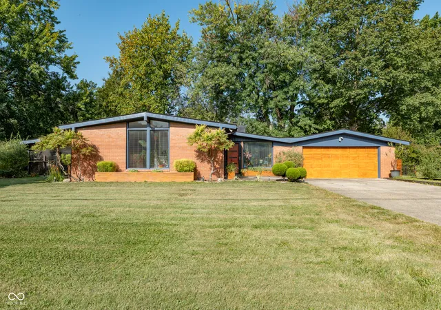 Photo 1 of Sale Pending at 1284 N Edmondson Ave, Indianapolis, IN 46219 | MLS# 22124831 | Listing updated on 2026-09-20