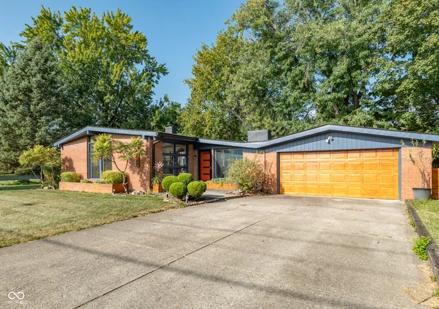 Photo 2 of Sale Pending at 1284 N Edmondson Ave, Indianapolis, IN 46219 | MLS# 22124831 | Listing updated on 2026-09-20