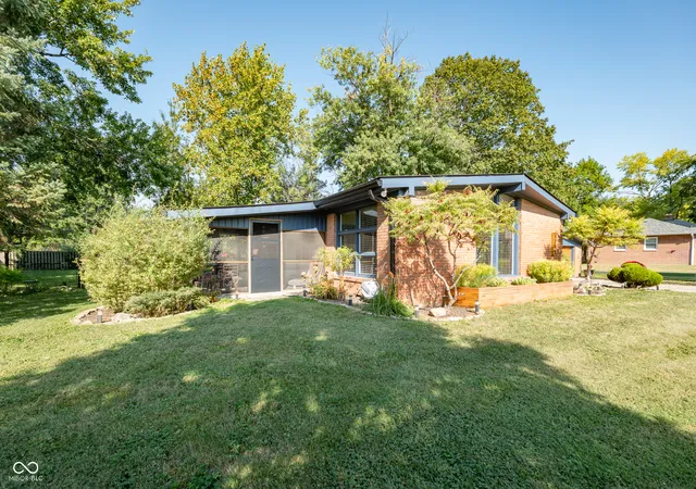 Photo 3 of Sale Pending at 1284 N Edmondson Ave, Indianapolis, IN 46219 | MLS# 22124831 | Listing updated on 2026-09-20