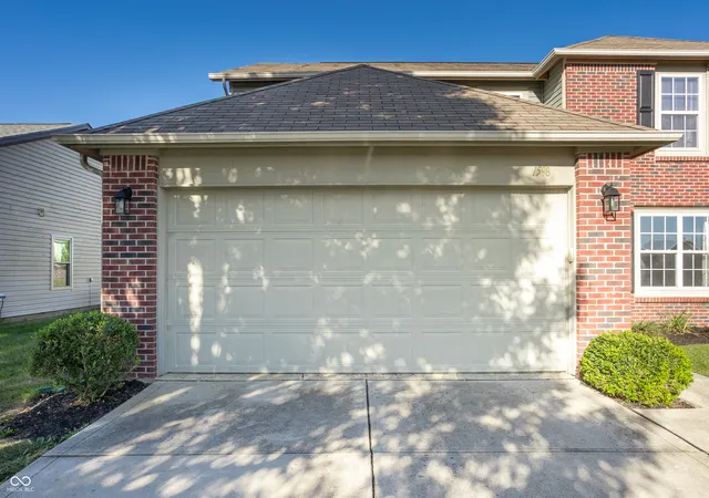 Photo 2 of Sale Pending at 1598 Kingen Dr, Greenfield, IN 46140 | MLS# 22124835 | Listing updated on 2026-09-20