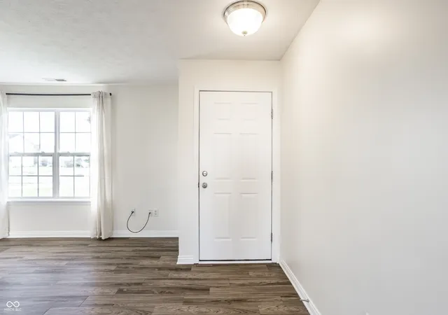 Photo 3 of Sale Pending at 1598 Kingen Dr, Greenfield, IN 46140 | MLS# 22124835 | Listing updated on 2026-09-20