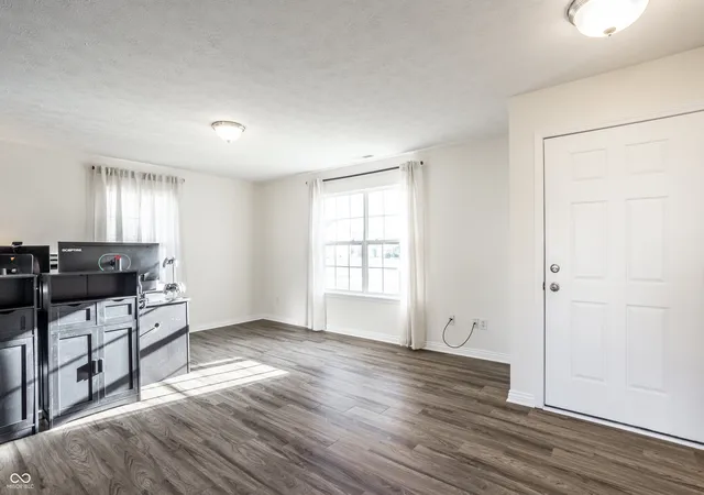 Photo 4 of Sale Pending at 1598 Kingen Dr, Greenfield, IN 46140 | MLS# 22124835 | Listing updated on 2026-09-20