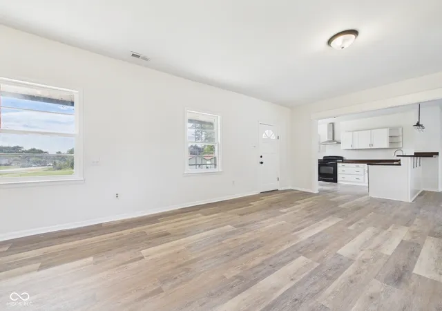 Photo 4 of Single family home for sale at 706 Walnut St, Frankton, IN 46044 | MLS# 22124862 | Listing updated on 2026-09-17