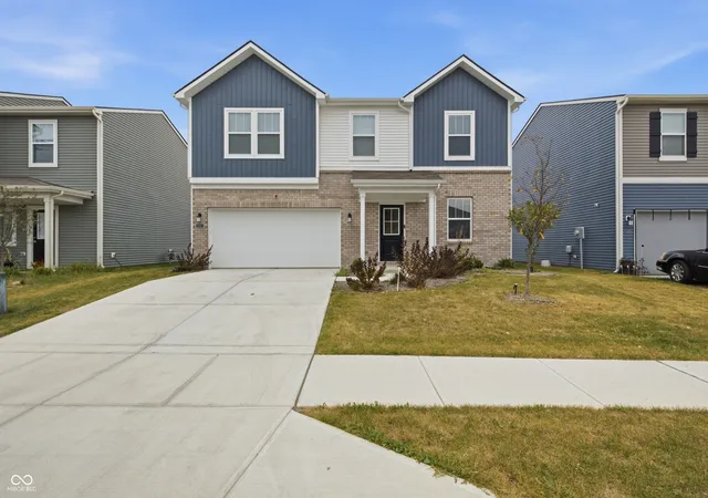 Photo 2 of Single family home for sale at 11816 Vale St, Indianapolis, IN 46235 | MLS# 22124876 | Listing updated on 2026-09-30