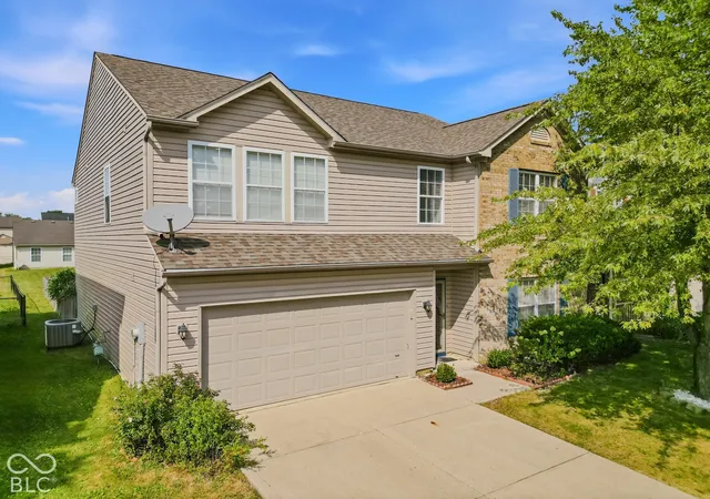 Photo 2 of Single family home for sale at 4638 Whitridge Ln, Indianapolis, IN 46237 | MLS# 22124882 | Listing updated on 2026-09-24