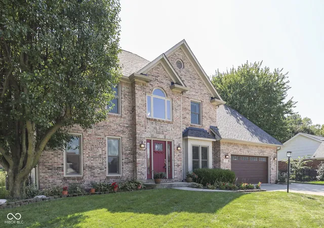 Photo 2 of Single family home for sale at 4275 Silver Hl Dr, Greenwood, IN 46142 | MLS# 22124912 | Listing updated on 2026-09-22