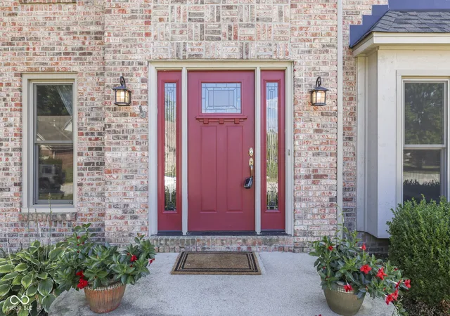 Photo 3 of Single family home for sale at 4275 Silver Hl Dr, Greenwood, IN 46142 | MLS# 22124912 | Listing updated on 2026-09-22