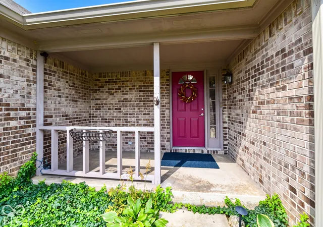 Photo 2 of Single family home for sale at 925 Texarkana Dr, Indianapolis, IN 46231 | MLS# 22124921 | Listing updated on 2026-09-24
